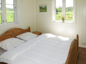 Postel nebo postele na pokoji v ubytování Holiday Home Der ute - SOW441 by Interhome