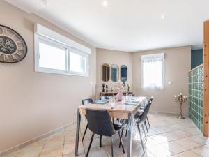 Billede fra billedgalleriet på Holiday Home Blue House by Interhome i Bretteville-sur-Ay