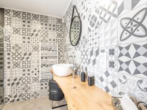 Billede fra billedgalleriet på Holiday Home Blue House by Interhome i Bretteville-sur-Ay