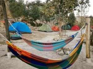 a colorful hammock in front of a group of tents at Colibrí Eco Lodge & Camping in La Paz