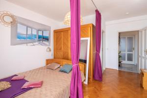 Ein Bett oder Betten in einem Zimmer der Unterkunft Golden View Apartment