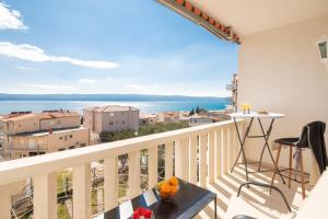 Ein Balkon oder eine Terrasse in der Unterkunft Golden View Apartment