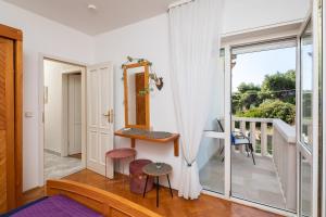 Ein Balkon oder eine Terrasse in der Unterkunft Golden View Apartment