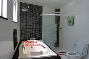 Ванная комната в Casa Espetacular no Centro da Serra