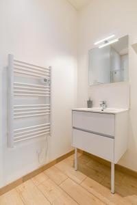 Phòng tắm tại SWEET HOMES Angouleme - Parking facile et gratuit