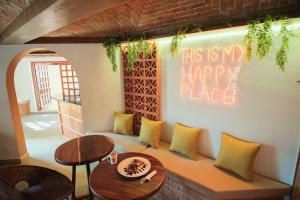a living room with a couch with a happy place sign at Suites Paraiso Tequis in Tequisquiapan