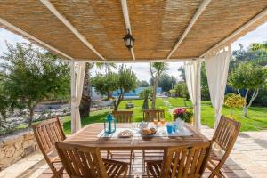 Κήπος έξω από το Trullo Suenn - piscina privata