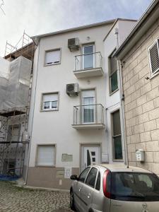 a car parked in front of a building at CASA MONTEVIDEU in Mirandela