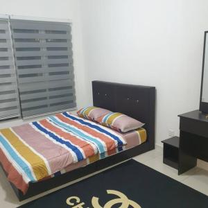 Ένα ή περισσότερα κρεβάτια σε δωμάτιο στο LOVELY CONDO HOMESTAY with pool adult and child