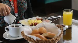 Comida no hotel ou em algum lugar perto