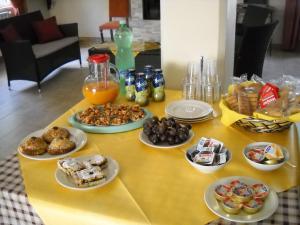 Jedlo v ubytovaní bed & breakfast alebo blízkom okolí