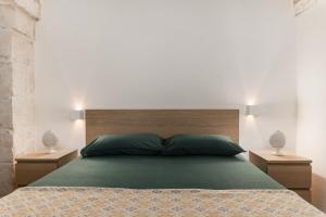 Un pat sau paturi într-o cameră la Casetta Annina by Wonderful Italy