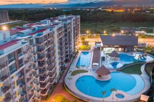 Bazén v ubytování Hermoso apartamento, con la comodidad de tu hogar! nebo v jeho okolí