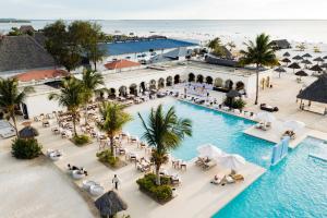 Výhled na bazén z ubytování Gold Zanzibar Beach House & Spa nebo okolí