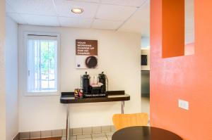 a dining room with a table and a window at Motel 6-Arlington Heights, IL - Chicago North Central in Arlington Heights