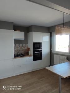 Kuchyň nebo kuchyňský kout v ubytování appartement belle vue
