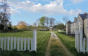 Κήπος έξω από το Stunning Home In Gonneville-Le-Theil +27 φωτογραφίες