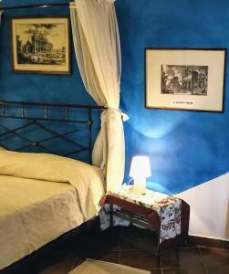 a bedroom with a bed and a table with a lamp at Agriturismo Tenuta Monte La Guardia in Castel Giuliano