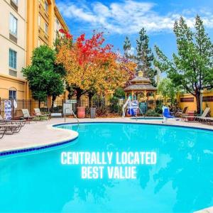 Бассейн в La Quinta by Wyndham Fremont / Silicon Valley или поблизости