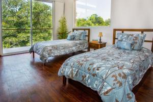 Postel nebo postele na pokoji v ubytování Casa de Fox - Confort en medio de la jungla! + 20 fotografií