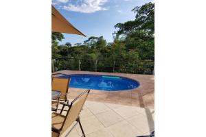 Bazén v ubytování Casa de Fox - Confort en medio de la jungla! nebo v jeho okolí