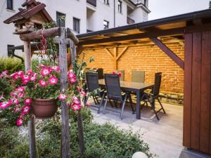Vonkajšia záhrada v ubytovaní Apartment Jinghu