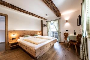 Postel nebo postele na pokoji v ubytování Gasthof Tschötscherhof