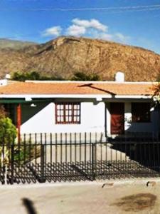 a white house with a fence in front of it at La Viñita in Cafayate