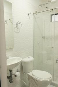 a bathroom with a toilet and a sink and a shower at Club Recreativo Las Guitarras in Florián