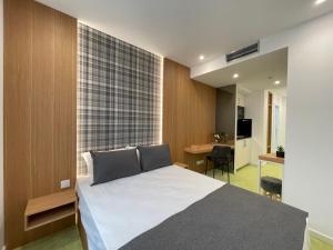 a bedroom with a bed and a desk at MyStay Porto São Bento in Porto
