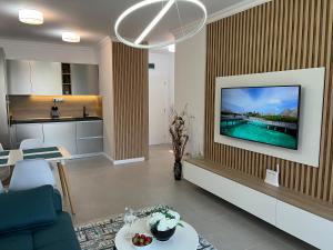 Телевизия и/или развлекателен център в Green Life Luxury Apartment