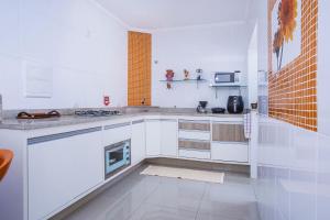 Dapur atau dapur kecil di Apartamento Águas de Lindoia