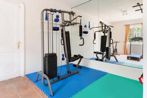 The fitness centre and/or fitness facilities at KARAT Hacienda Miranda