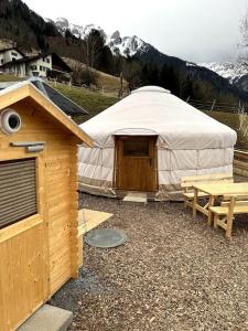 Nespecifikovaný výhled na hory nebo výhled na hory při pohledu z luxury tent + 22 fotografií