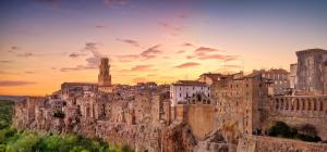 a view of a city at sunset at Etrusco Home & Relax in Pitigliano