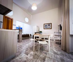 a kitchen and dining room with a table and chairs at CASA MARTINO FORMALE in Naples