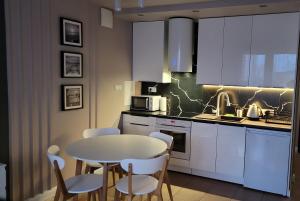 Kuchyňa alebo kuchynka v ubytovaní APARTAMENT25b, plaża, internet, NETFLIX