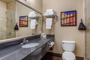 Vannituba majutusasutuses Best Western Plus Winslow Inn