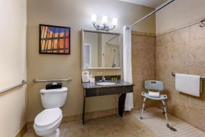 Vannituba majutusasutuses Best Western Plus Winslow Inn