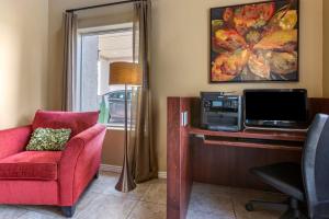 Televiisor ja/või meelelahutuskeskus majutusasutuses Best Western Plus Winslow Inn