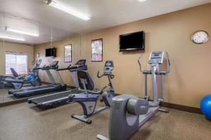 Spordikeskus ja/või sportimisvõimalused majutusasutuses Best Western Plus Winslow Inn