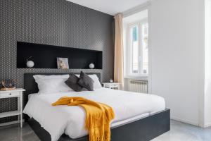 A bed or beds in a room at The Venue Spagna