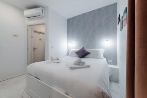 A bed or beds in a room at The Venue Spagna