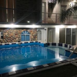 a large swimming pool in a building at 6 VENATOR House Boutique in León