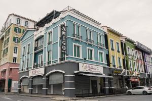 Gedung tempat hotel berlokasi