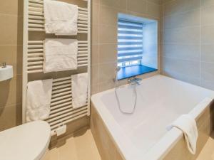 Ein Badezimmer in der Unterkunft Remouchamps Ecolodge Retreat