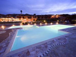 Bazén v ubytování Snug holiday home in Marinella with shared pool nebo v jeho okolí