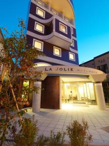 a large building with a sign that reads la julelez at La Jolie Motomachi in Hakodate