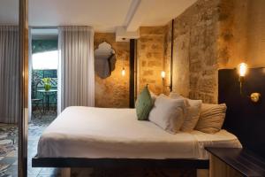 Tel-Aviv LALA Boutique Hotel客房内的一张或多张床位
