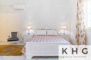 Postel nebo postele na pokoji v ubytování Central Luxurious Retreat in Argostoli. An Elegant way of living!
